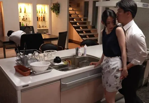 clip sex việt hot Tin tưởng Cô vợ 100%, Chồng yêu thách đồng nghiệp tán tỉnh và cái kết